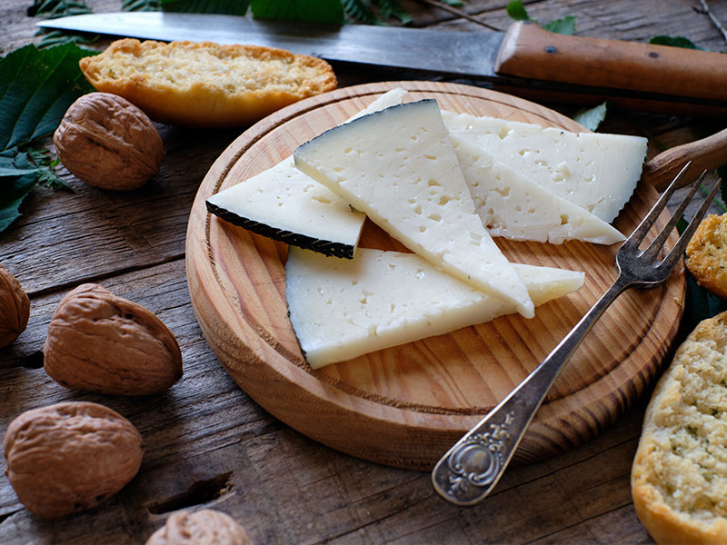 Almodóvar, Iniesta y Rozalen protagonistas del spot Queso Manchego - imagen 1