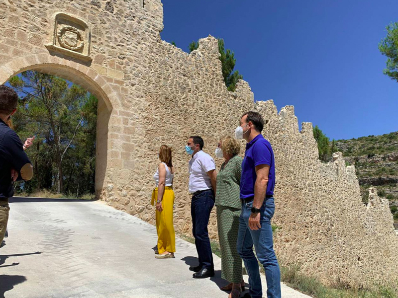 La Diputación rehabilita la muralla de Alarcón - imagen 1
