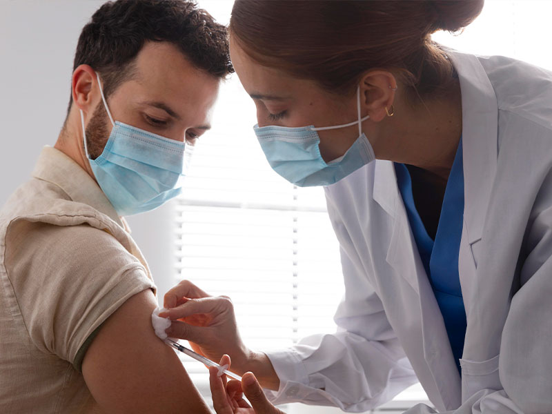 Primer conquense vacunado con la tercera dosis - imagen 1