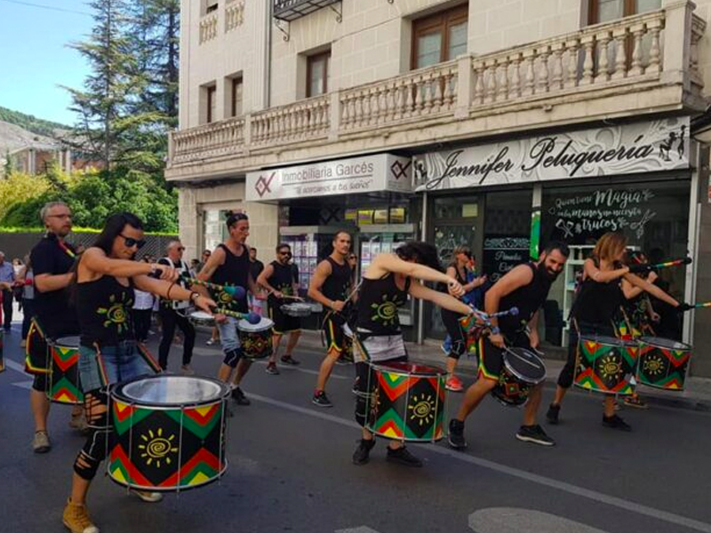 El Festival de Otoño arranca este fin de semana con pasacalles, peonzas gigantes, artes escénicas y deporte - imagen 1