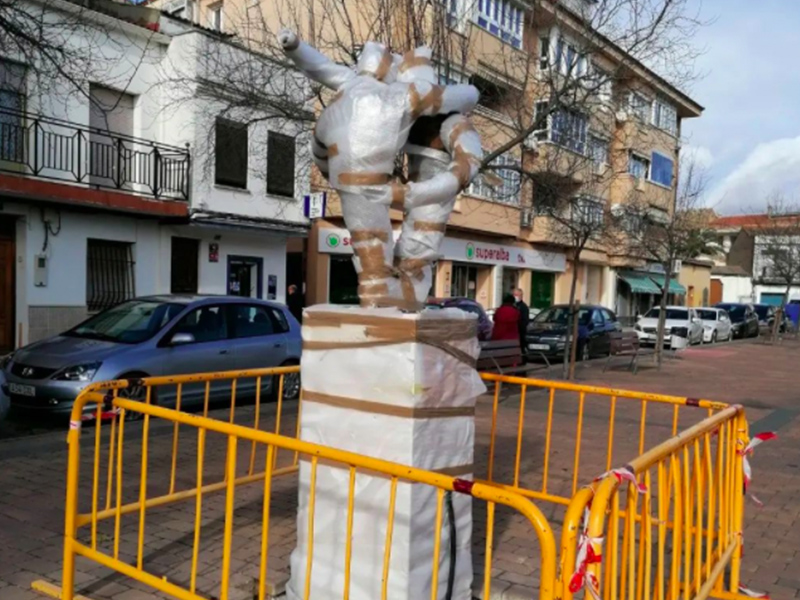 Colocada la escultura homenaje a los fallecidos por COVID en Motilla del Palancar - imagen 1
