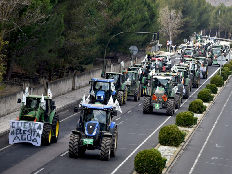 El campo conquense se moviliza con una tractorada en defensa del sector - imagen 1