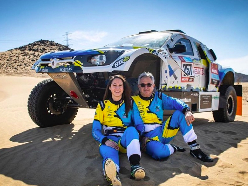Manolo y Mónica Plaza tienen que retirarse del Dakar tras un accidente - imagen 1