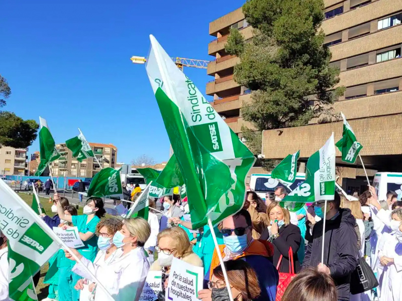 Enfermeras y fisioterapeutas protestan en Castilla-La Mancha por la situación de la sanidad - imagen 1