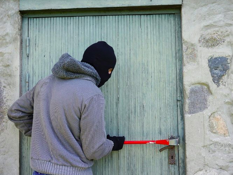 Castilla-La Mancha arranca a los bancos el compromiso de denunciar las ocupaciones ilegales - imagen 1