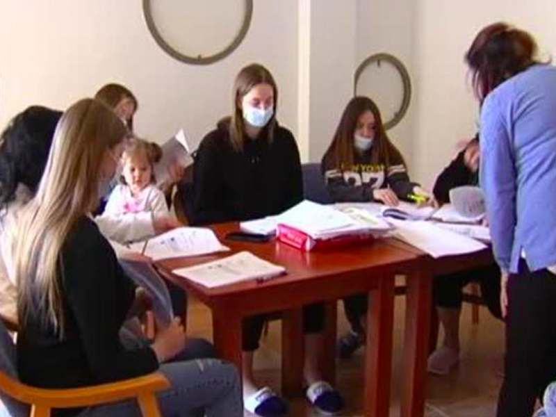 Puebla del Salvador (Cuenca) acoge a ocho mujeres y dos niños de Ucrania: "Nunca pensé que un pueblo tan pequeño nos podría dar tanto" - imagen 1