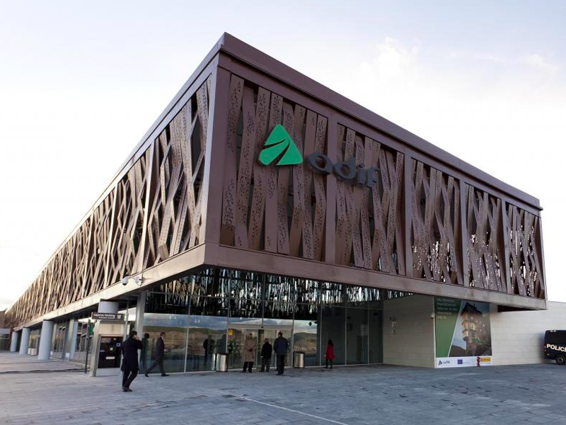 Renfe lanza 100.000 billetes de AVE por 15 euros por su 30 aniversario - imagen 1